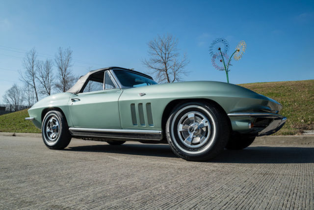 1966 Chevrolet Corvette Convertible - photo 11
