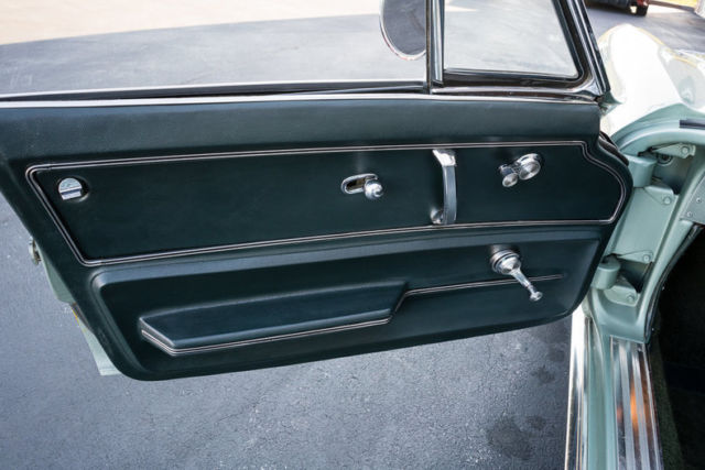 1966 Chevrolet Corvette Convertible - photo 12