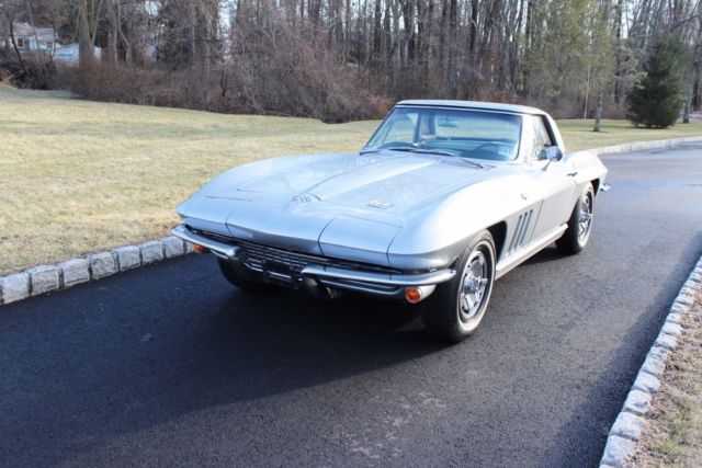 1966 Chevrolet Corvette - photo 2
