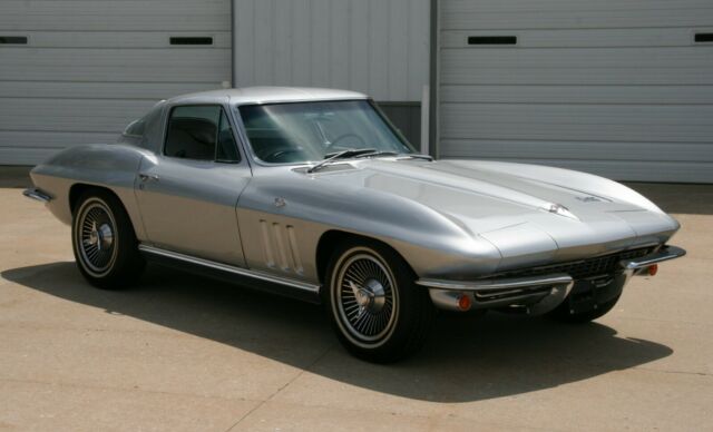 1966 Chevrolet Corvette - photo 2