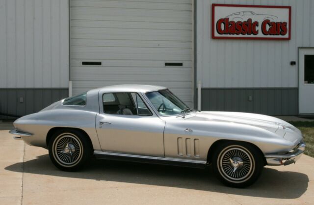 1966 Chevrolet Corvette - photo 3