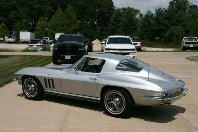 1966 Chevrolet Corvette - photo 7
