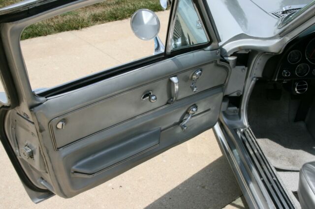 1966 Chevrolet Corvette - photo 9