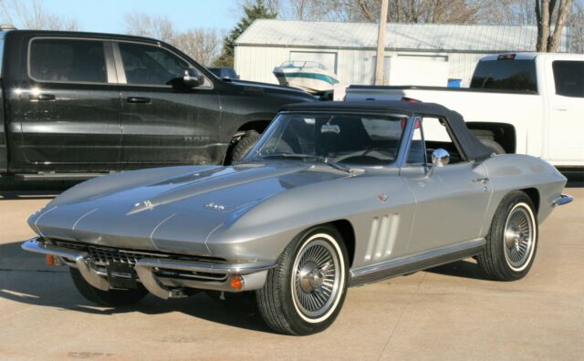 1966 Chevrolet Corvette - photo 2