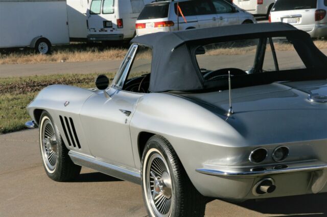 1966 Chevrolet Corvette - photo 9