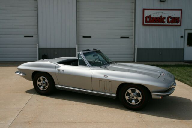 1966 Chevrolet Corvette - photo 13
