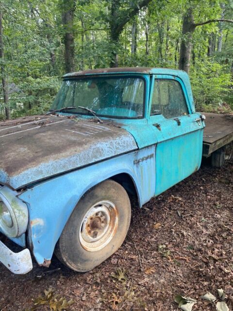 1966 Dodge D200 flatbed. 318 V8 , 4 sp man.Doesn’t run but motor does turn over 1966 Dodge 1/2 Ton Pickup