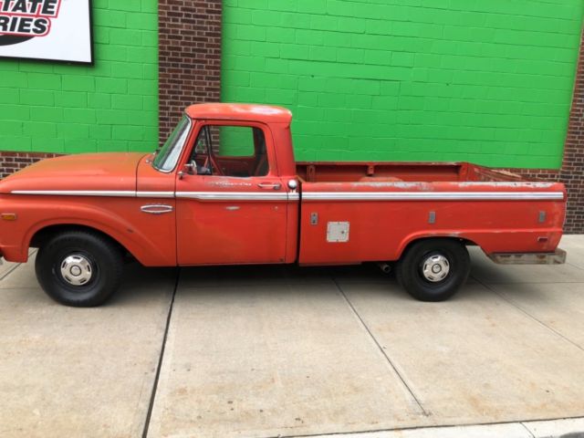 1966 Ford F-100 V-8 4 speed Transmission 36628 original miles. Runs great. 1966 Ford F-100 Custom Cab
