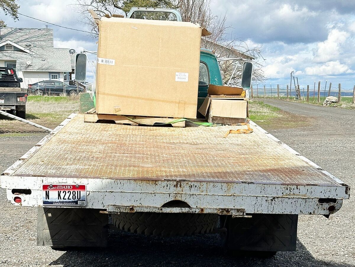 1966 Ford F-550 Has Stake sides so can be used for cattle, etc. - photo 4