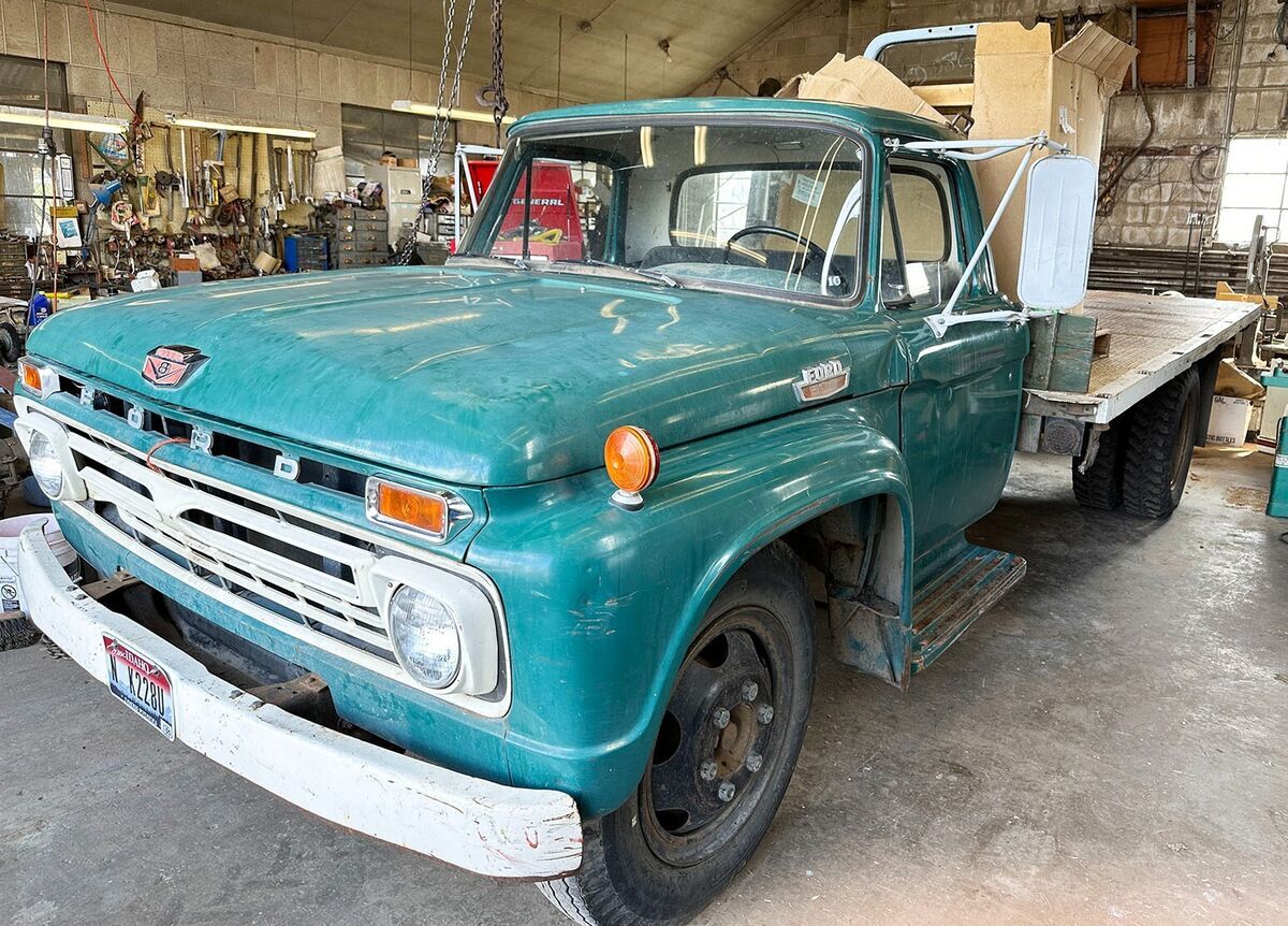 1966 Ford F-550 Has Stake sides so can be used for cattle, etc. - photo 5