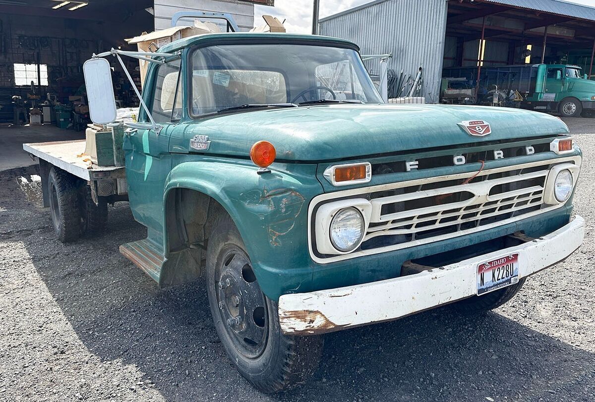 1966 Ford F-550 Has Stake sides so can be used for cattle, etc. - photo 6
