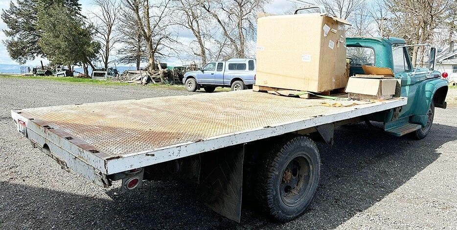 1966 Ford F-550 Has Stake sides so can be used for cattle, etc. - photo 9