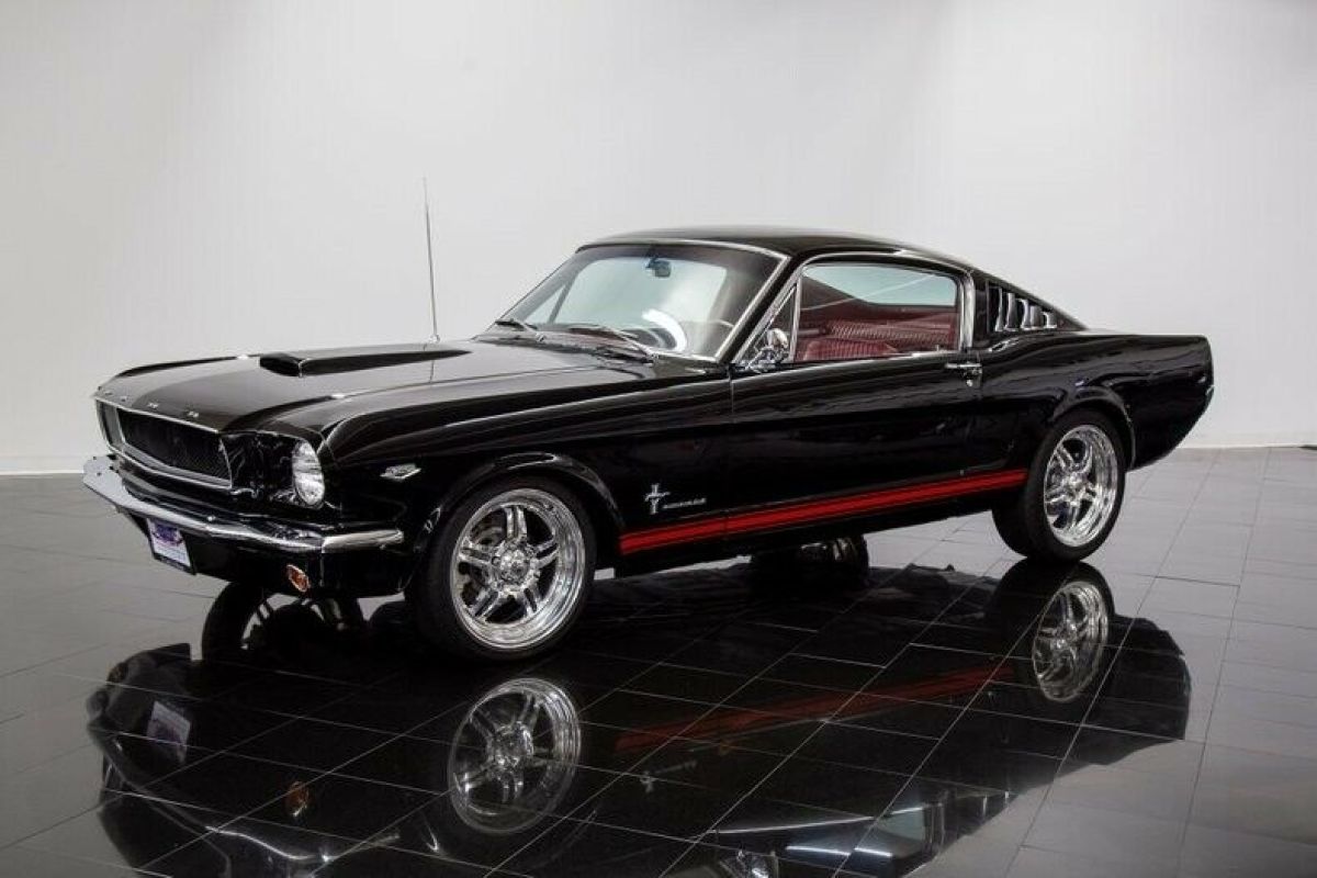 1966 Ford Mustang 2+2 Fastback 4 Speed Manual 302ci V8 1966 Ford Mustang 2+2 Fastback