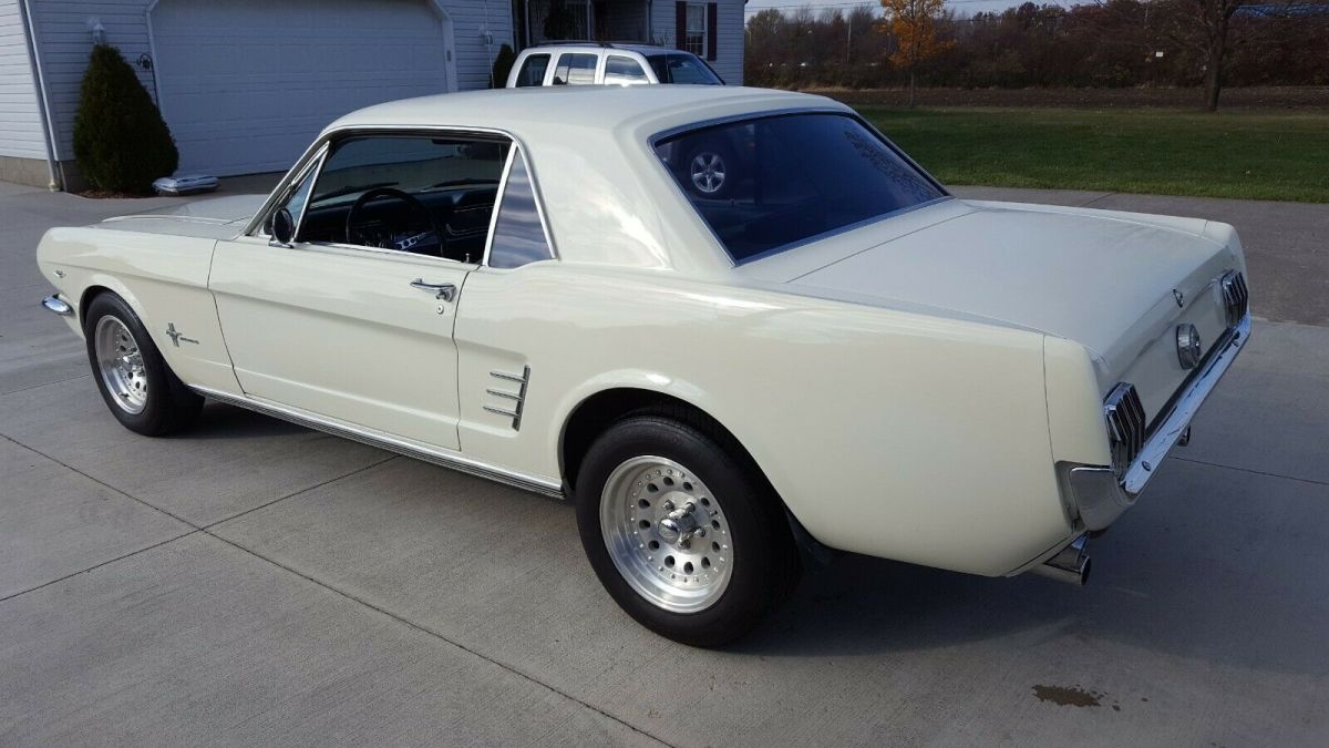 1966 Ford Mustang - photo 2