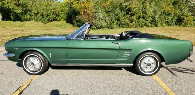 1966 FORD MUSTANG CONVERTIBLE A CODE 289. STUNNING DARK GREEN METALLIC EXTERIOR 1966 Ford Mustang CONVERTIBLE 289 A CODE