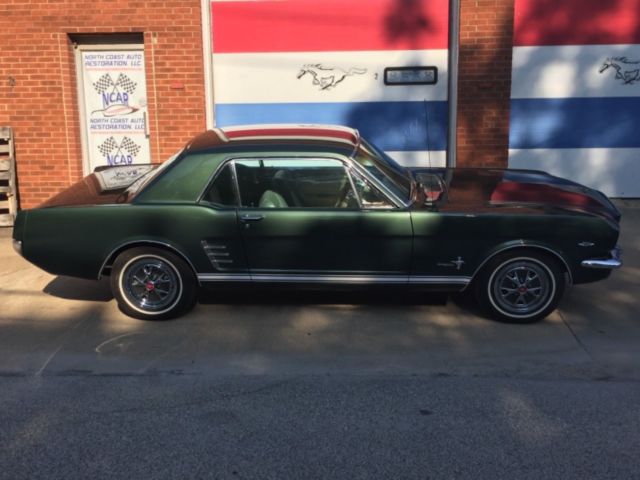 1966 Ford Mustang Green/White Deluxe Pony - photo 6