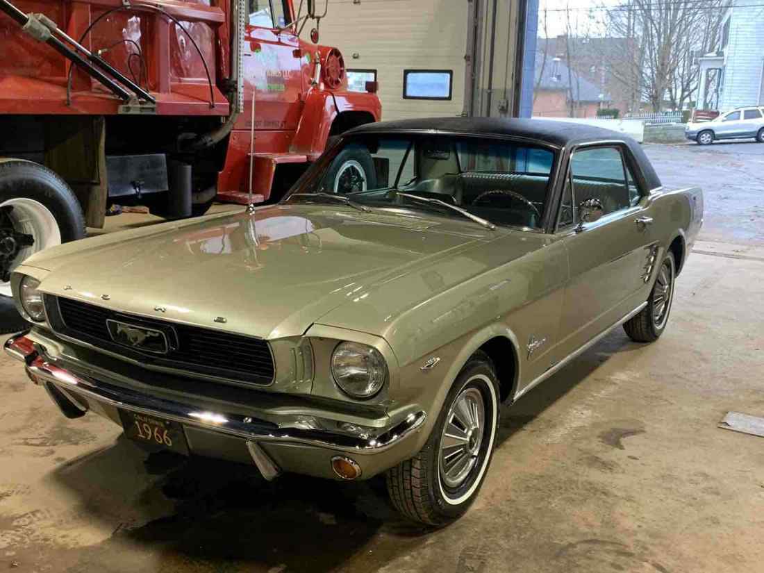 1966 Ford Mustang vinyl top - photo 2