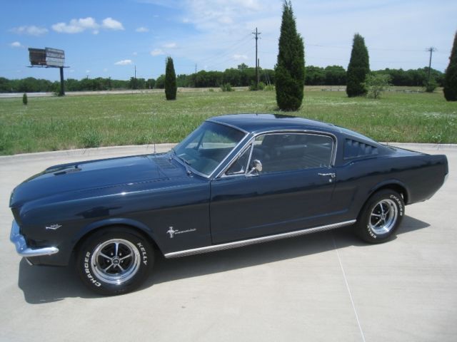 1966 Ford Mustang Fastback 2+2 V8 289 A-code w/ Powersteering 4-SPEED 1966 Ford Mustang Fastback