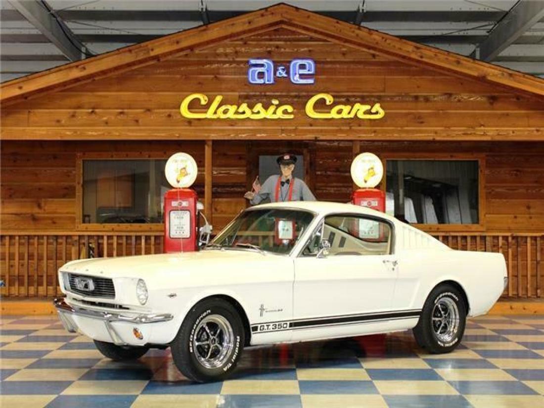 1966 Ford Mustang Fastback 2+2 – White / Black 1966 Ford Mustang 302 Cui