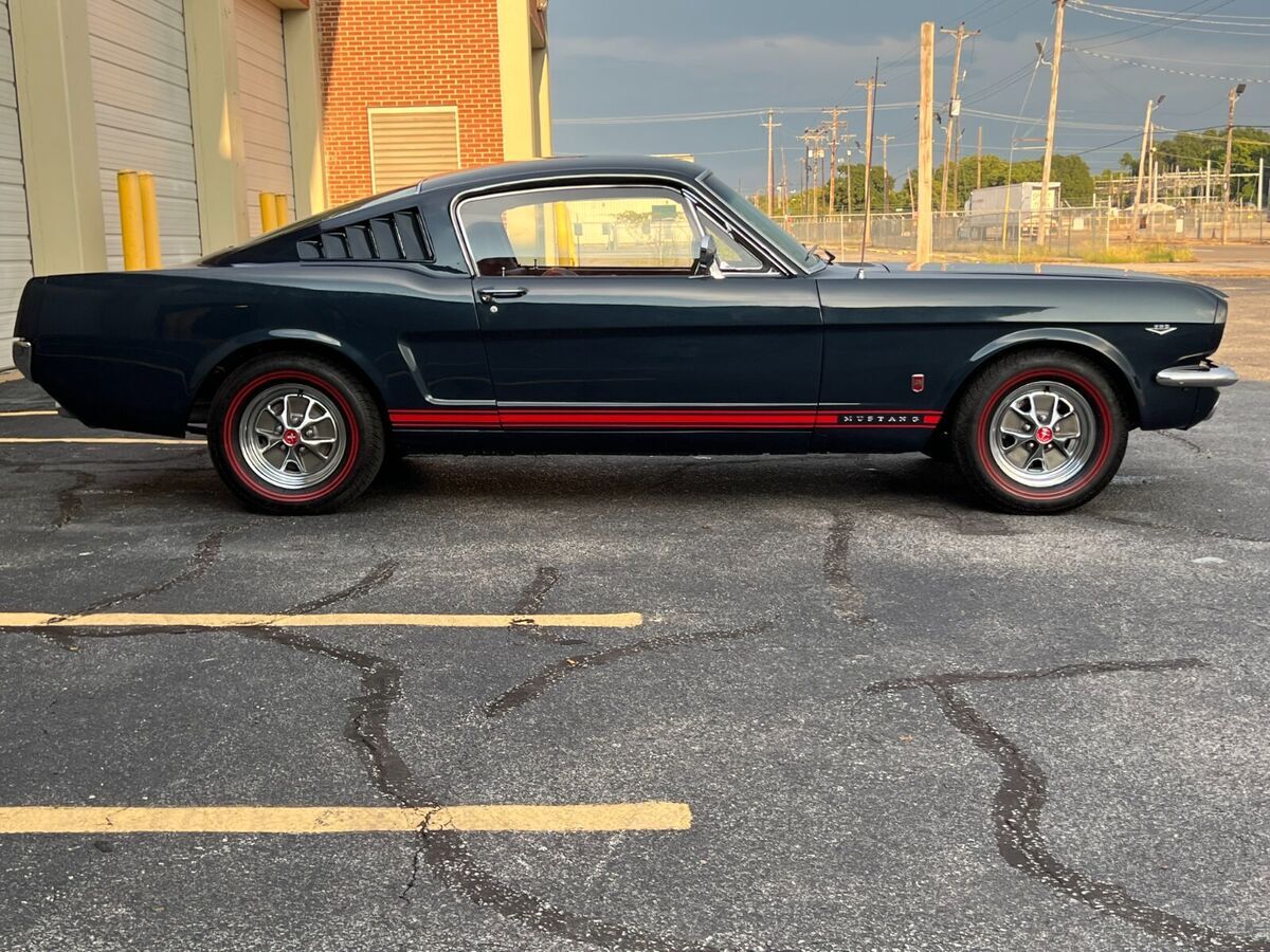 1966 Ford Mustang Fastback 5 speed manual factory V8 fully loaded 1966 Ford Mustang