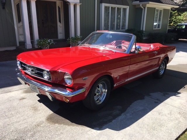 1966 Ford Mustang K code convertible HP 289 automatic 1966 Ford Mustang GT Deluxe interior