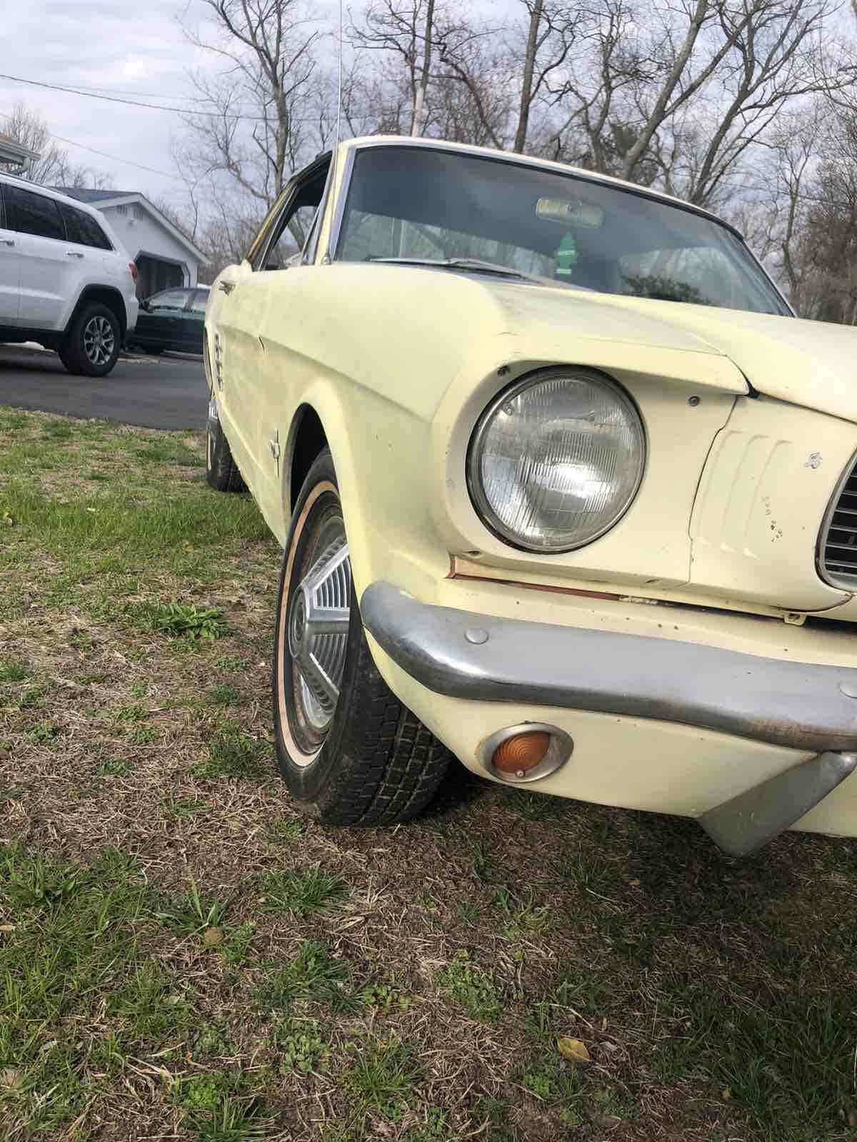1966 Ford Mustang base - photo 2