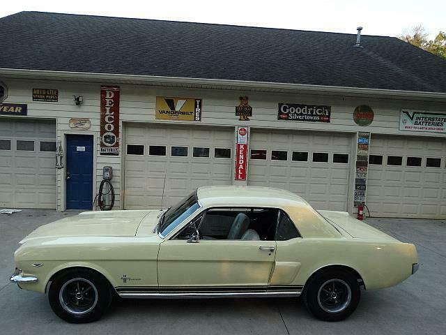 1966 FORD MUSTANG.....V8......POWER STEERING......SHELBY SCOOPS 1966 Ford Mustang --