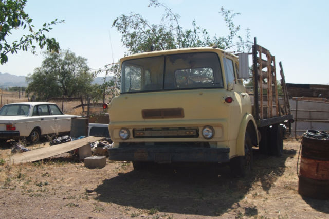 1966 GMC COE cabover flatbed truck with hydraulic lift 1966 GMC Tilt Cab Cab Over Engine Flat bed