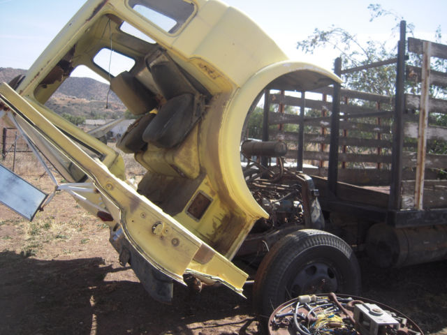1966 GMC Tilt Cab Cab Over Engine Flat bed - photo 3