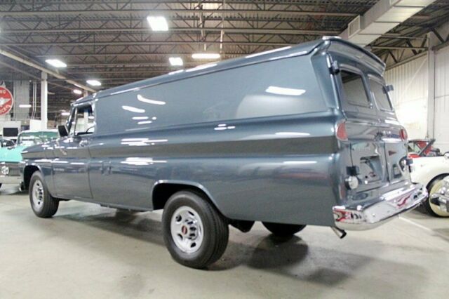 1966 GMC Suburban -- - photo 4