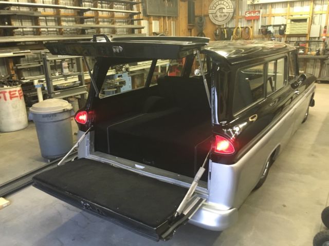 1966 GMC Suburban - photo 9