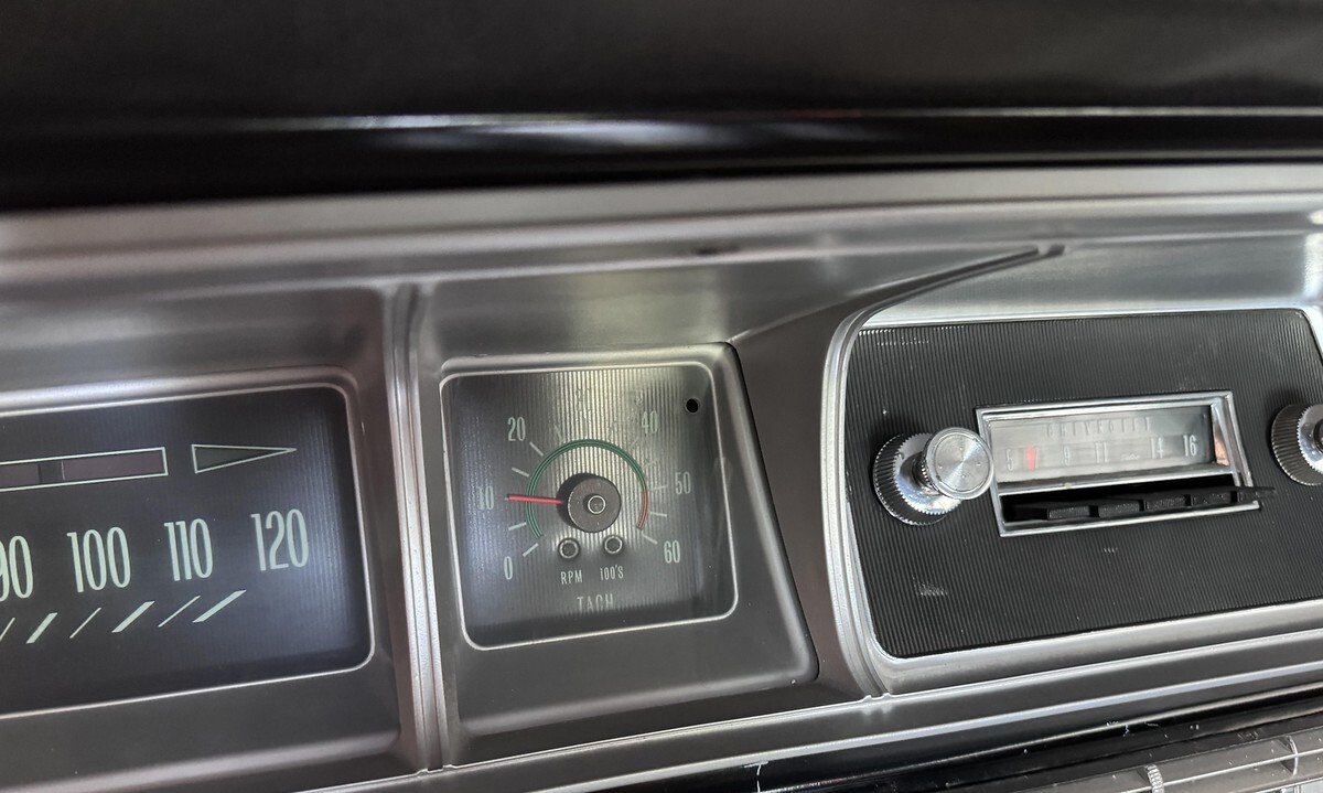 1966 CHEVROLET SS IMPALA SS 396 4SPD 12 BOLT AC TACH BUCKETS - photo 11