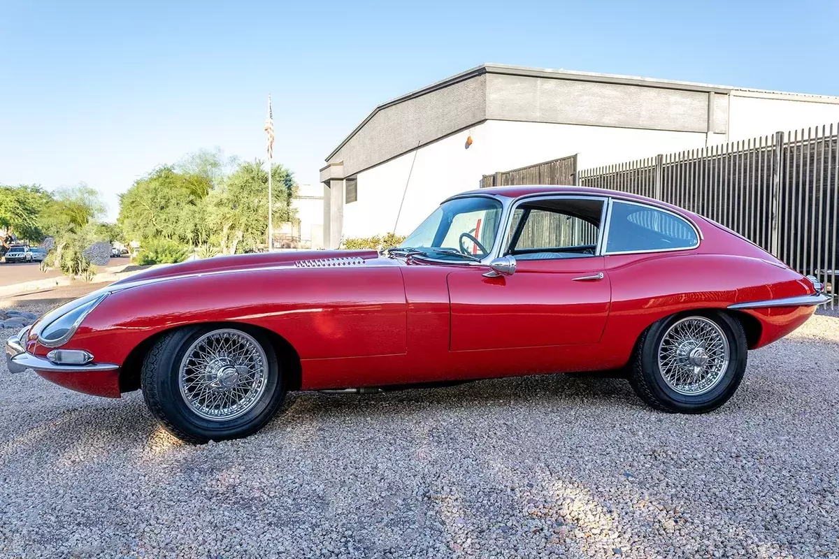 1966 JAGUAR E-TYPE Full restoration 1966 Jaguar E-Type
