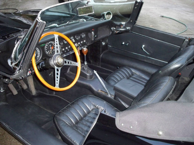 1966 Jaguar E-Type leather seats - photo 3