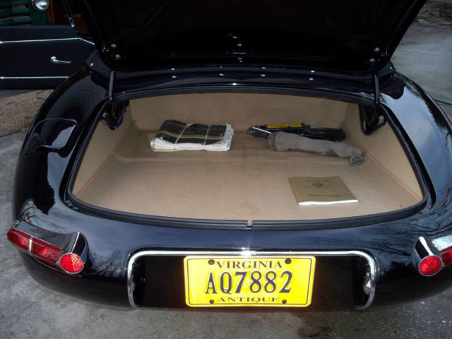 1966 Jaguar E-Type leather seats - photo 4
