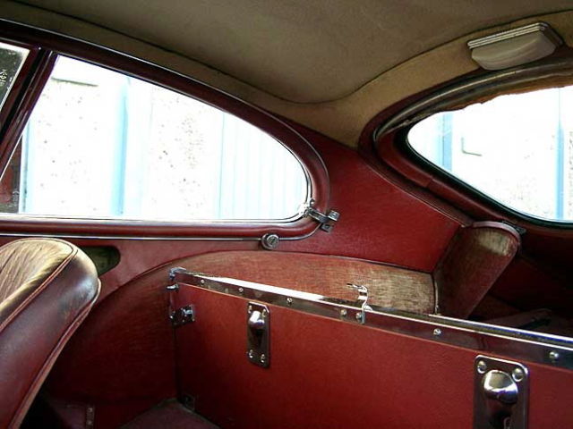 1966 Jaguar E-Type FHC - photo 7