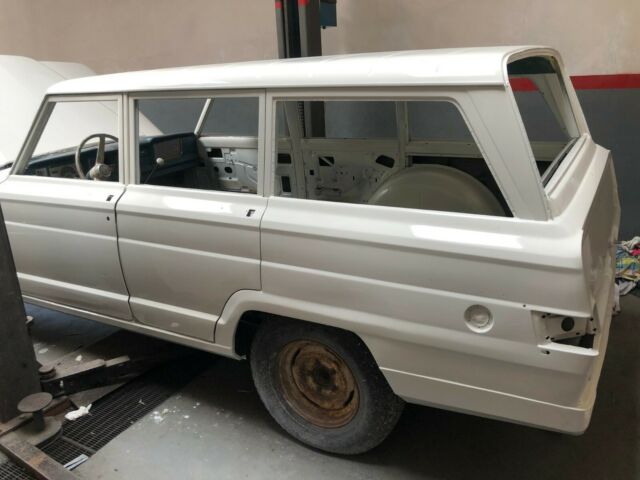 1966 Jeep Wagoneer - photo 8