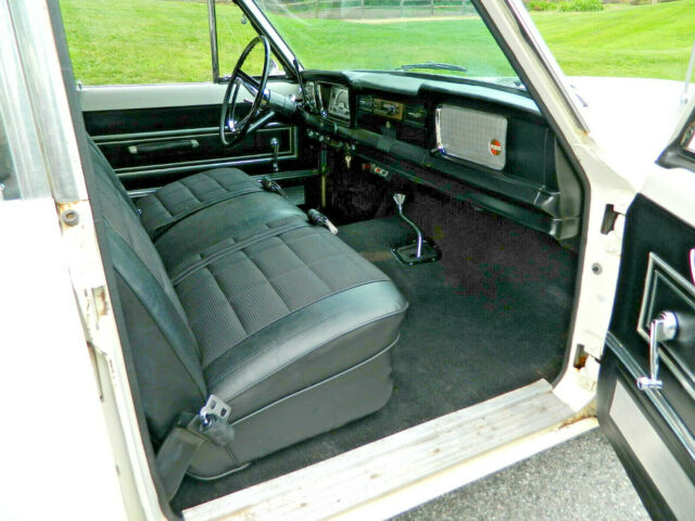 1966 Jeep Wagoneer - photo 6