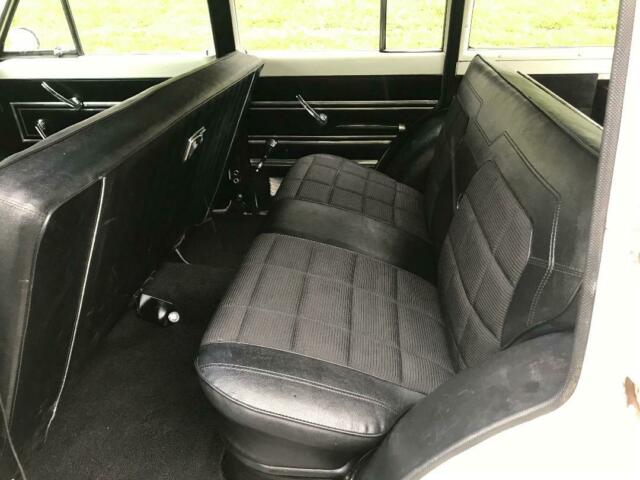 1966 Jeep Wagoneer - photo 9