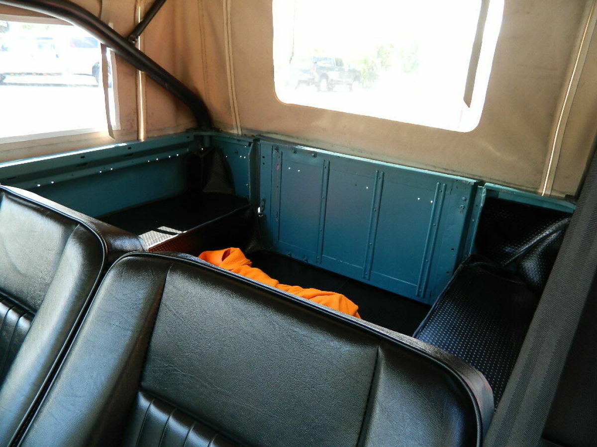 1966 Land Rover Santana - photo 7