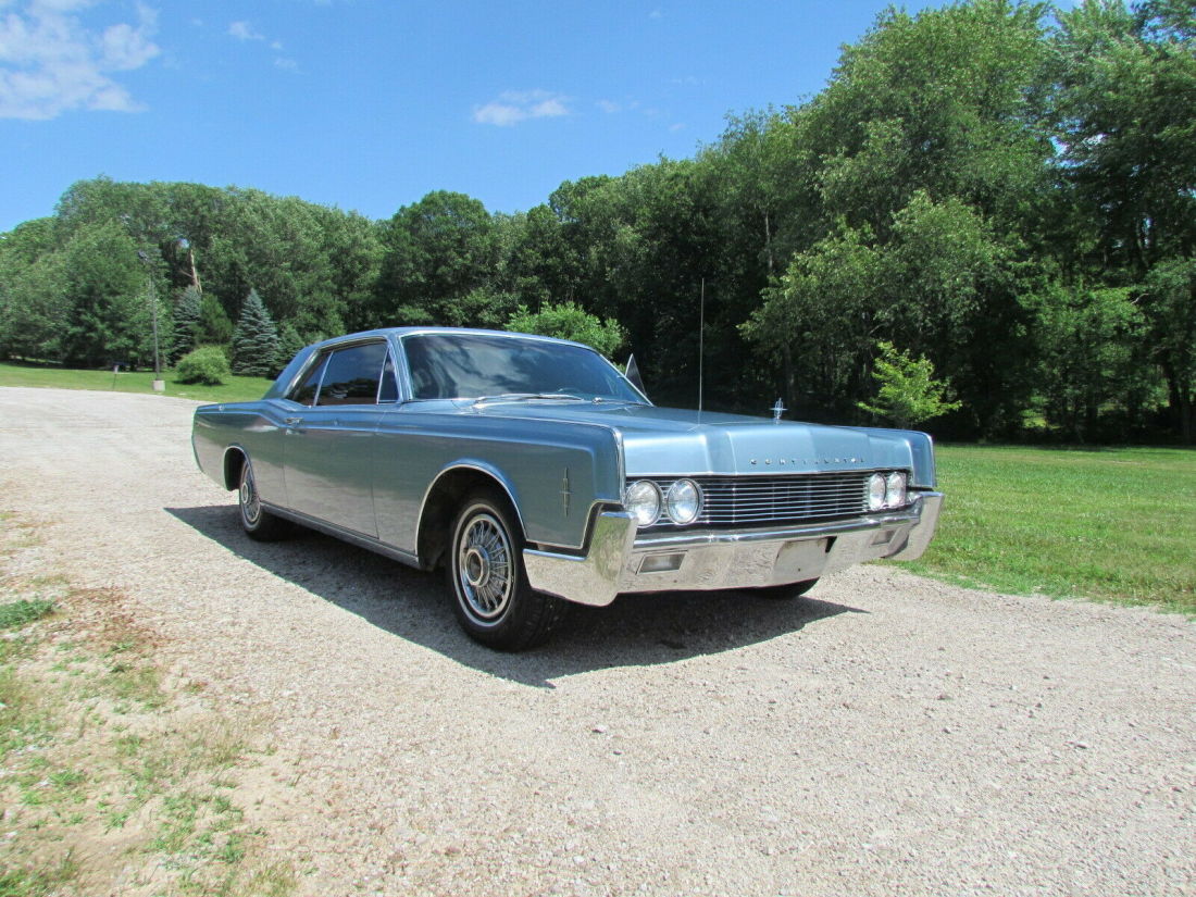1966 Lincoln Continental Coupe - photo 2