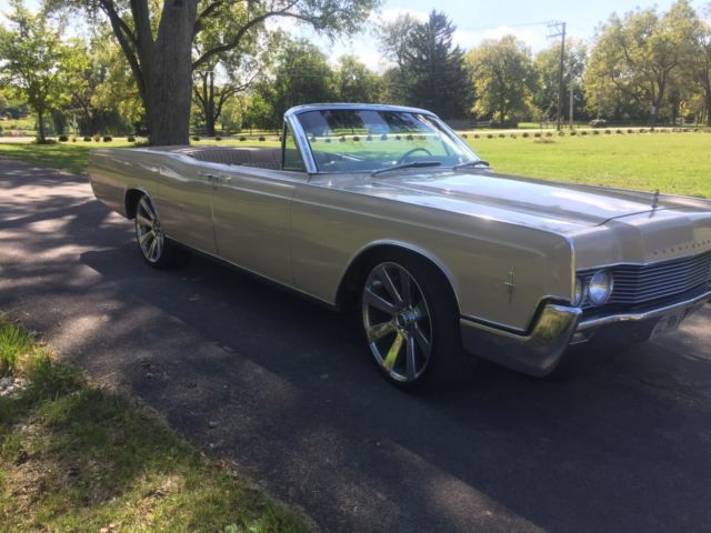 1966 Lincoln Continental Convertible - photo 2