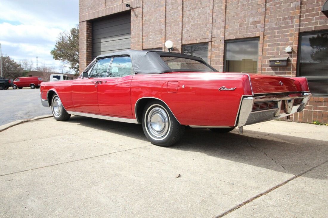 1966 Lincoln Continental Convertible - photo 3