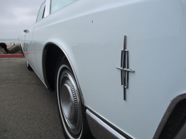 1966 Lincoln Continental Convertible - photo 12