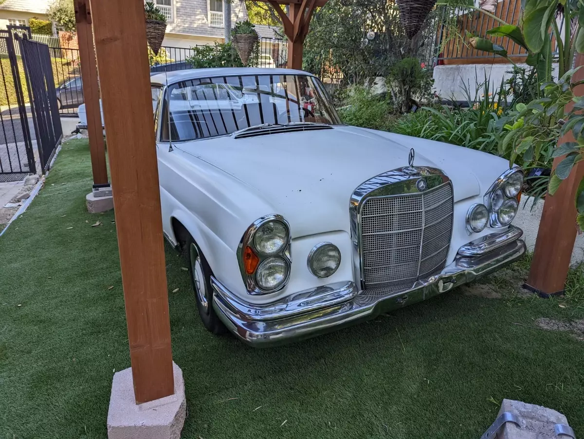 1966 Mercedes-Benz 250SE Sunroof Coupe