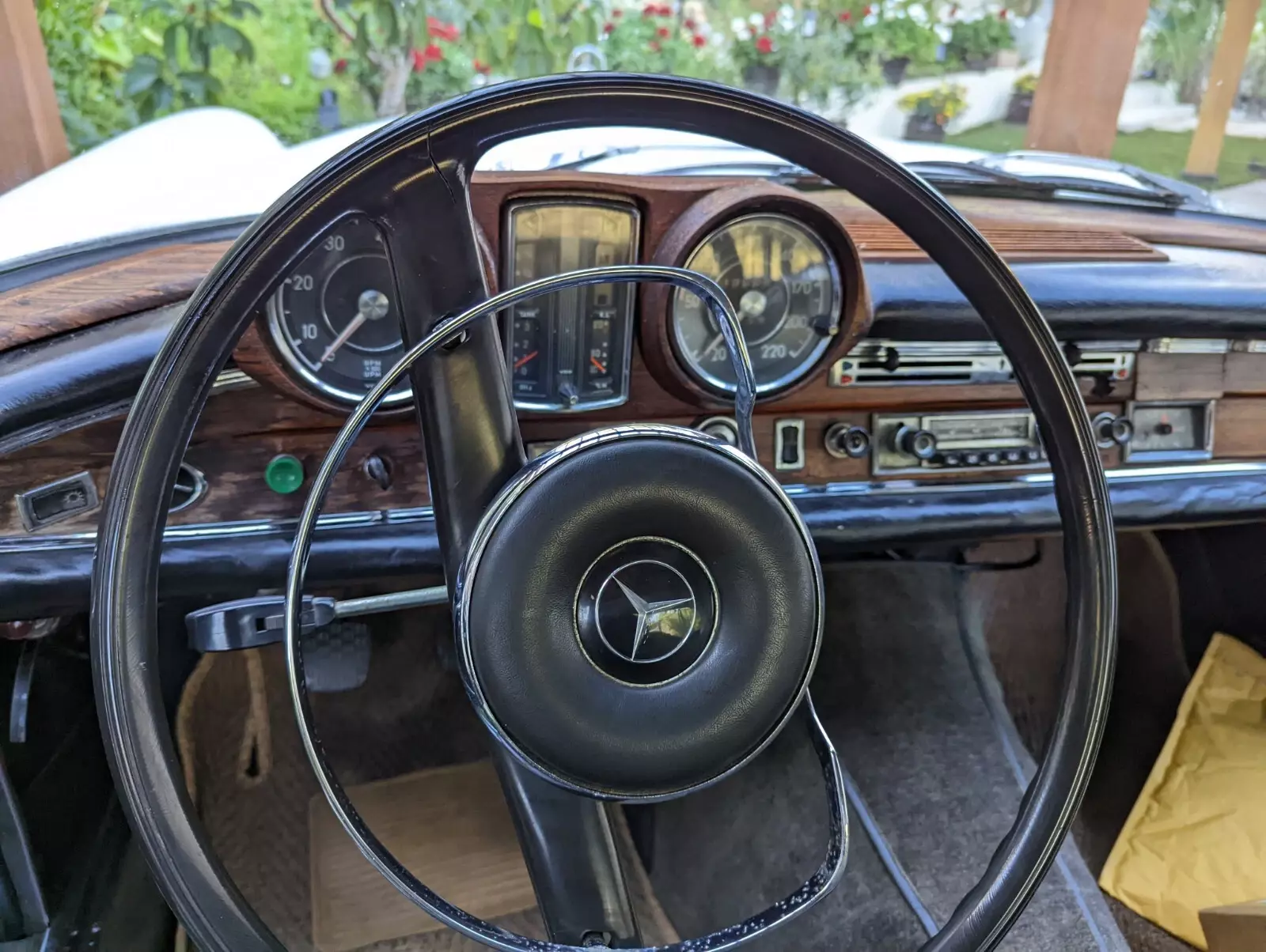 1966 Mercedes-Benz 250SE Sunroof Coupe - photo 10
