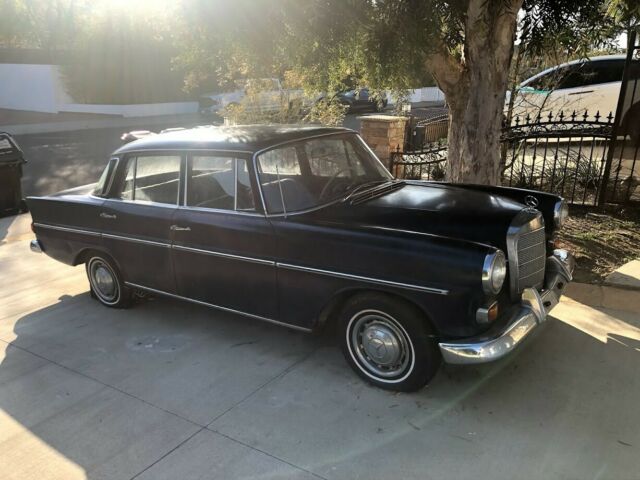 1966 Mercedes-Benz 200-Series - photo 2