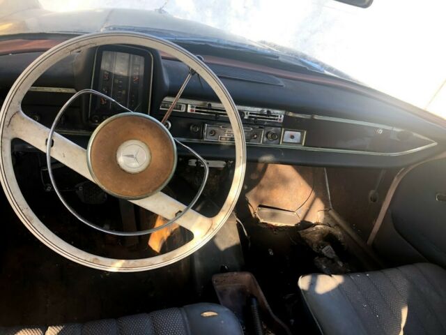 1966 Mercedes-Benz 200-Series - photo 4