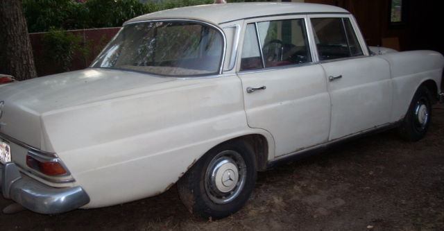1966 Mercedes-Benz 200-Series - photo 2