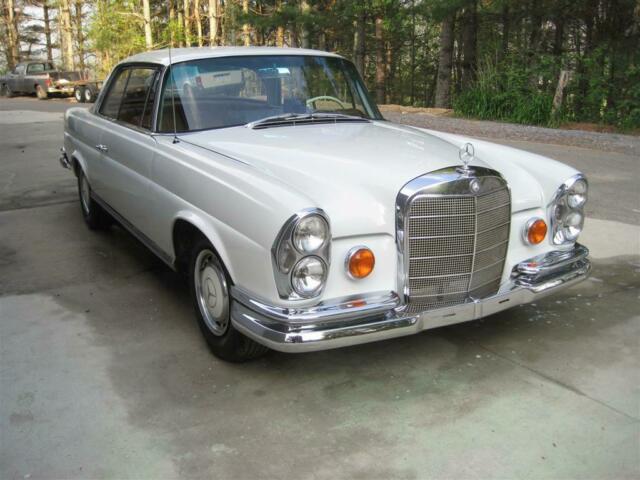 1966 Mercedes-Benz 200-Series